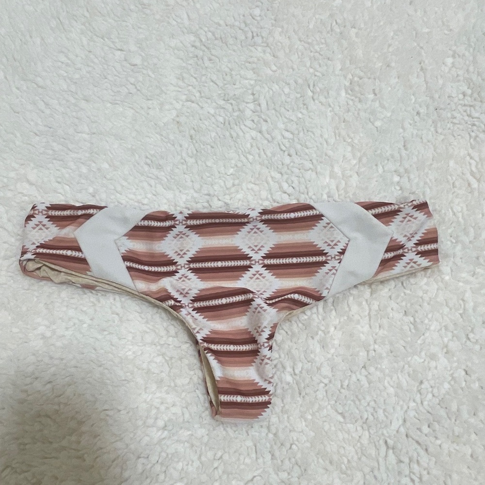 Acacia bottoms
